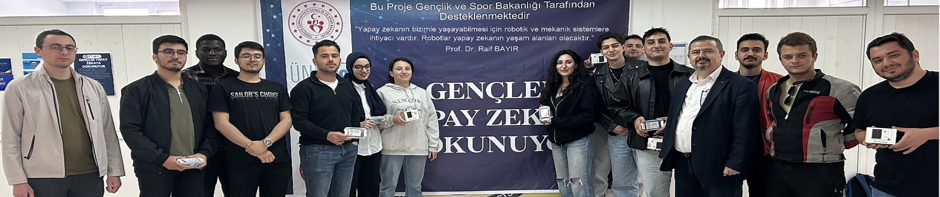 Gençler yapay zekaya dokunuyor